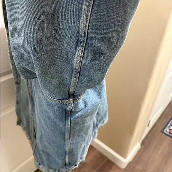 New like Levi's Blue Denim Jacket with Sherpa Lining. - Picture 6 of 13